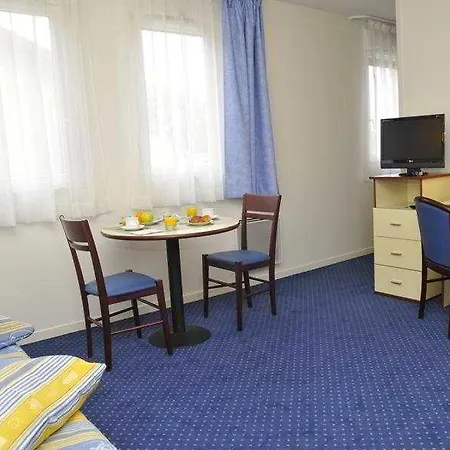Aparthotel Appart'city Paris Mesnil