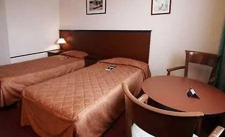 Aparthotel Appart'city Paris Mesnil 3*