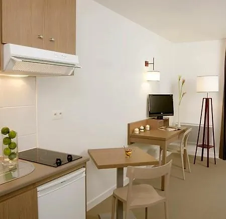 Aparthotel Appart'city Paris Mesnil