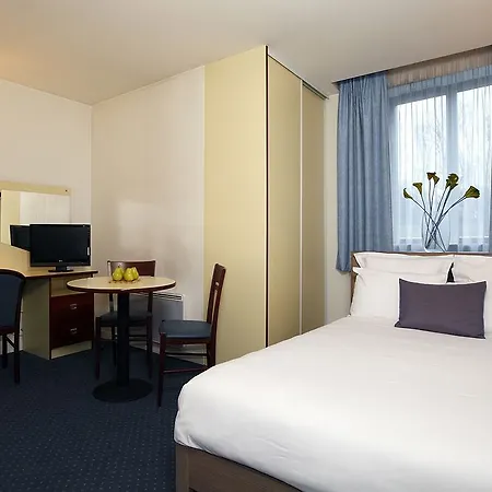 Aparthotel Appart'city Paris Mesnil 3*