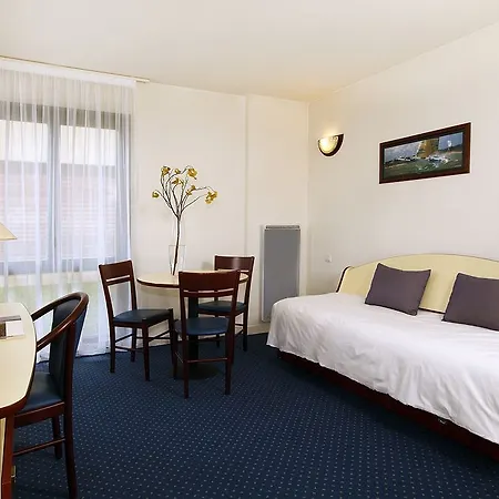 Aparthotel Appart'city Paris Mesnil 3*