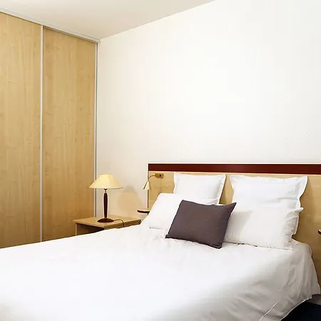 Aparthotel Appart'city Paris Mesnil 3*