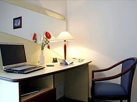 Aparthotel Appart'city Paris Mesnil 3*