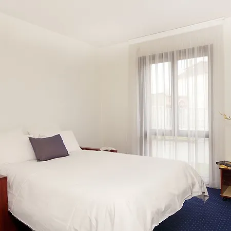Aparthotel Appart'city Paris Mesnil 3*
